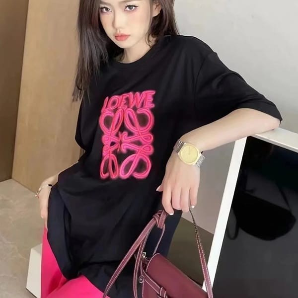 すぐ届くロエベ ネオン ロゴ入り コットン Tシャツ パチモン loo79322